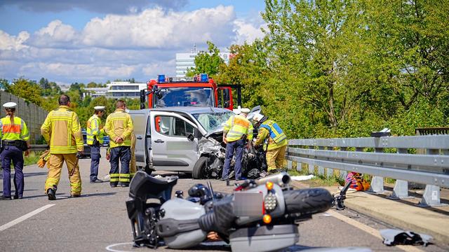 Unfall: Motorradfahrer schwer verletzt – Unfallhergang noch unklar