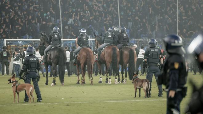 Krawalle im Fußballstadion: Die Polizei meldete mehrere Festnahmen.