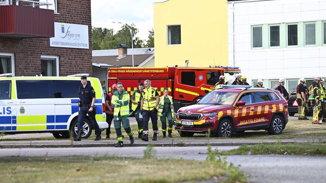 Angriff kurz nach Sommerferien: Polizei und Rettungskräfte rückten am Freitag zu einer Schule im schwedischen Fagersta aus.