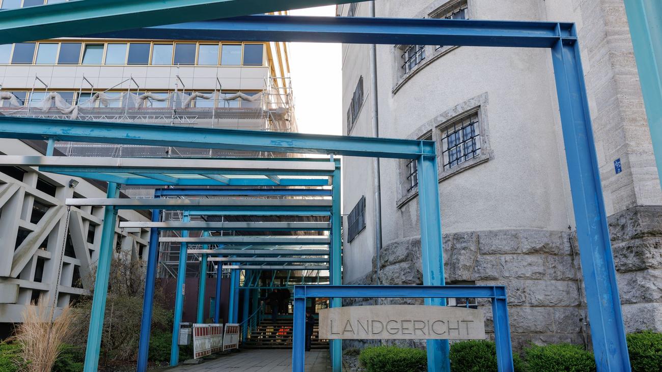 Landgericht Bielefeld: Angeklagter räumt Leichenschändung im Krankenhaus ein
