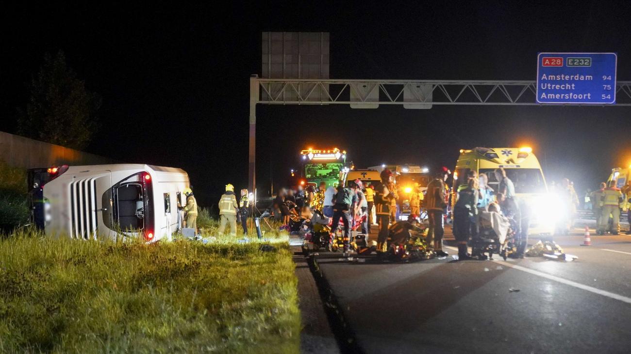 Niederlande: Busunfall mit Verletzten - deutsche Schüler an Bord