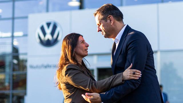 Autobauer VW in der Krise: VW-Betriebsrat lehnt Kündigungen und Werksschließungen ab