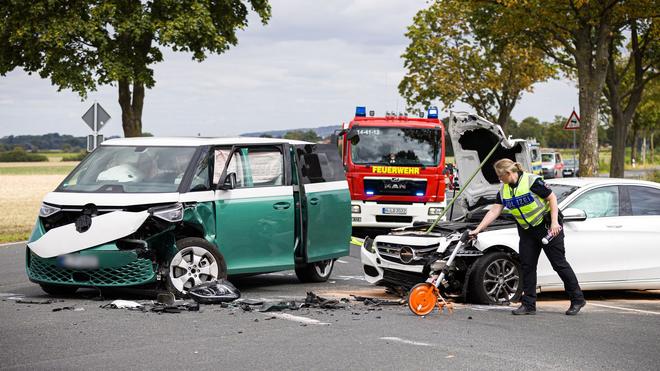 Unfall:  Zwei Kinder schwer verletzt bei Unfall in Region Hannover.