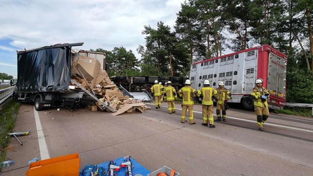 Ursache noch unklar: A1 bei Bremen Richtung Hamburg nach zwei Unfällen gesperrt