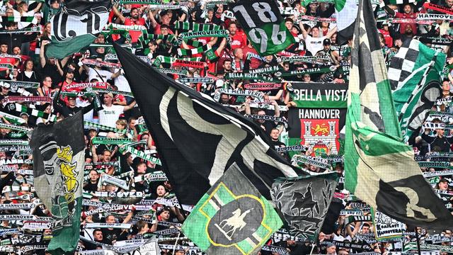 Rund um DFB-Pokal-Spiel: CSD-Teilnehmer bedroht: Hannover 96 kontra eigene Fans