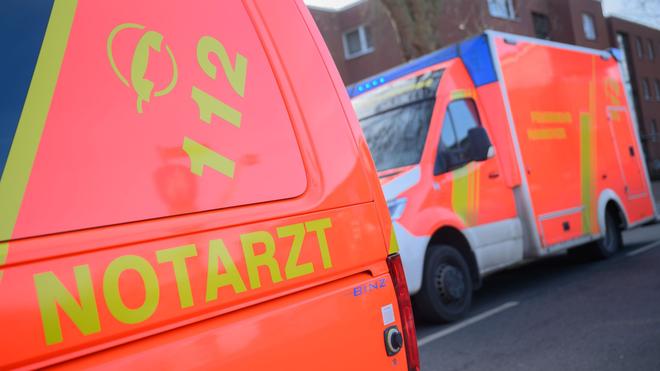 Dillingen an der Donau: Rettungskräfte holten die Frau aus dem Auto, konnten ihr Leben aber nicht retten. (Symbolbild)