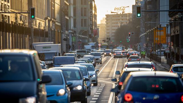 Mobilität in Deutschland: TÜV-Studie: Auto bleibt für die meisten Menschen erste Wahl