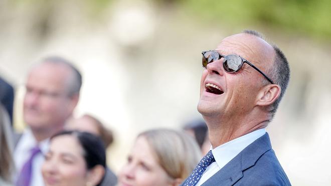 Fotografie: Kritik am Kanzler: Merz bei Klausurtagung