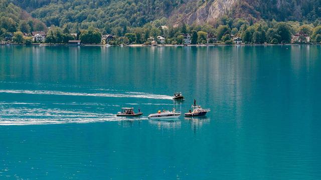 Suchaktion: Kleinflugzeug in Attersee in Österreich gestürzt