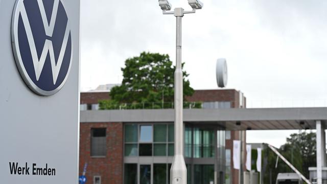 Betriebsversammlung bei VW: VW-Werke in Gefahr? Vorstand Blume in Emden und Zwickau
