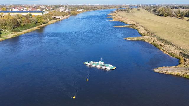 Schifffahrt auf der Elbe: Wasserstand steigt: Magdeburger Fähre wieder im Einsatz