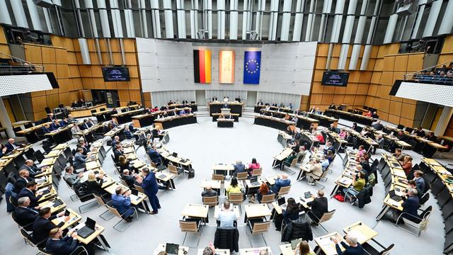 Landesparlament: Abgeordnetenhaus debattiert über Berlins Schulen