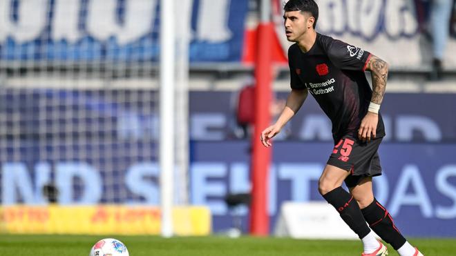 Fußball-Bundesliga: Exequiel Palacios wechselt nach England (Archivbild)