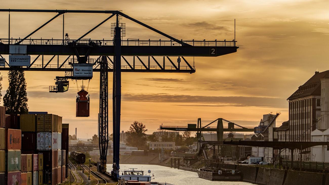 Konjunktur: Arbeitsmarkt in Hessen stabilisiert sich trotz Sommerflaute