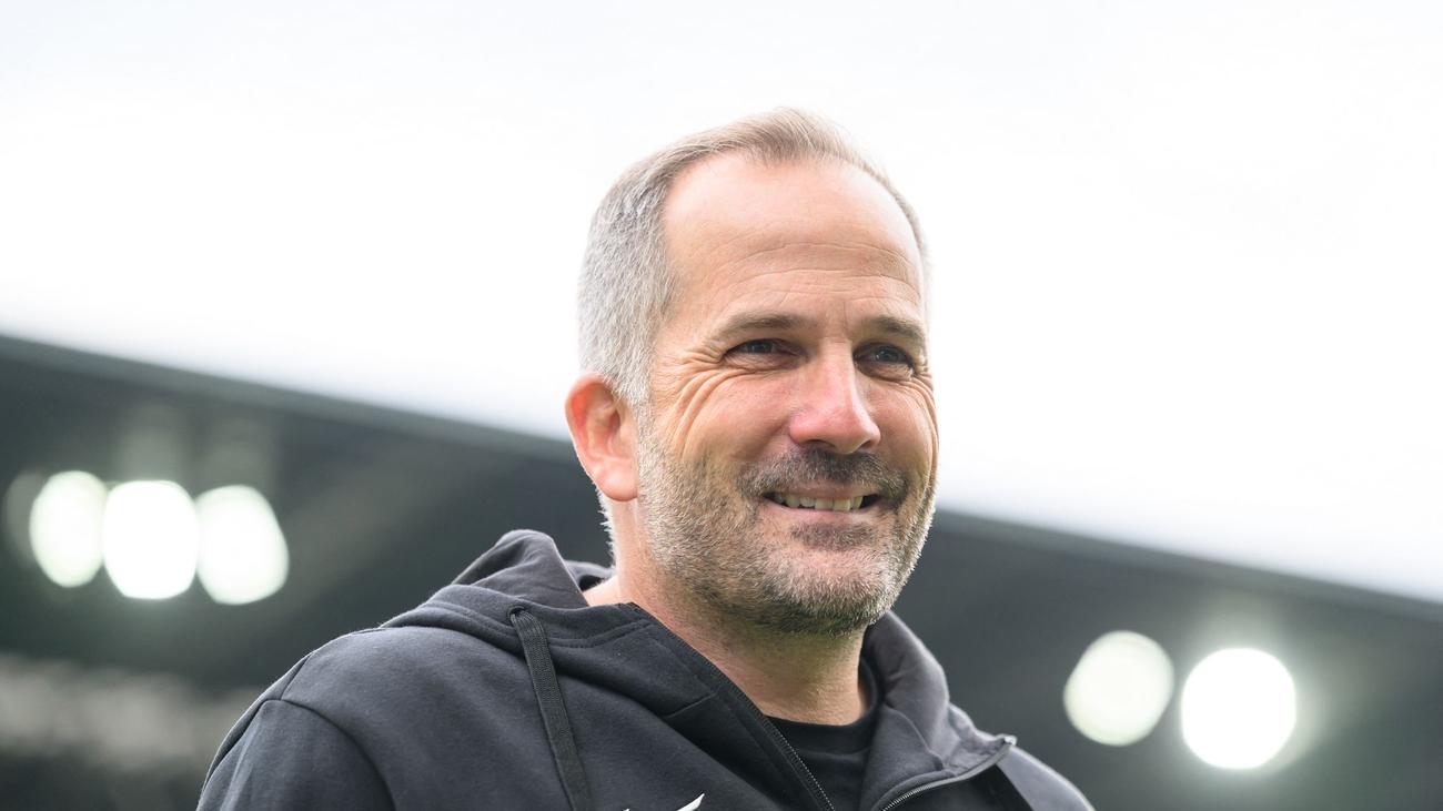 Fußball-Bundesliga: Baum vermeidet Zielvorgabe beim FCA: «In Stufen denken»