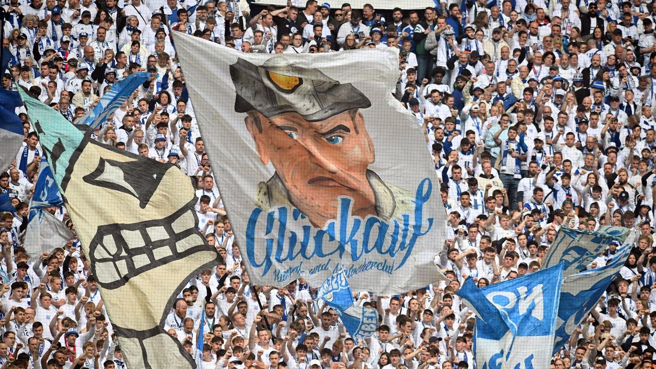 Fußball-Bundesliga: Euphorie und Promi-Power: Der «Mythos Schalke» ist zurück