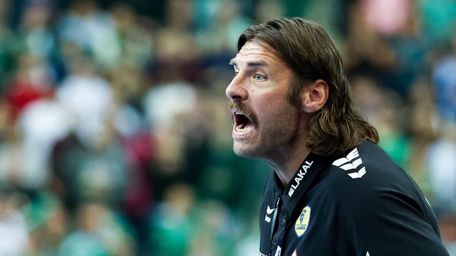  Trainer Sebastian Hinze und die Bundesliga-Handballer des ThSV Eisenach mussten sich in Flensburg nur knapp geschlagen geben.