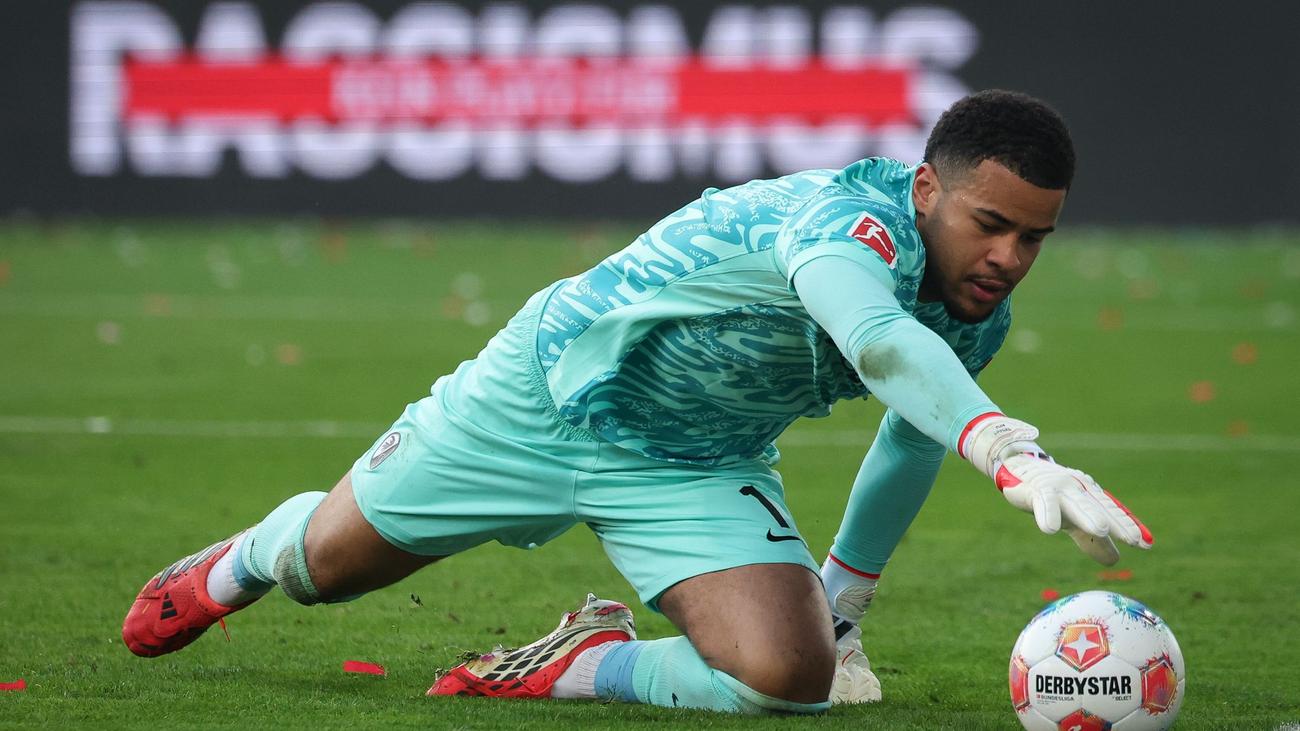 Fußball-Bundesliga: Wechsel von Torwart Atubolu nach Frankfurt perfekt