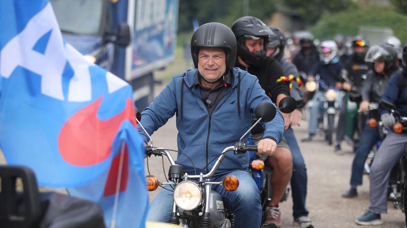 Landtagswahlen: Auch AfD-Kandidat Holm macht Wahlkampf auf Simson-Moped
