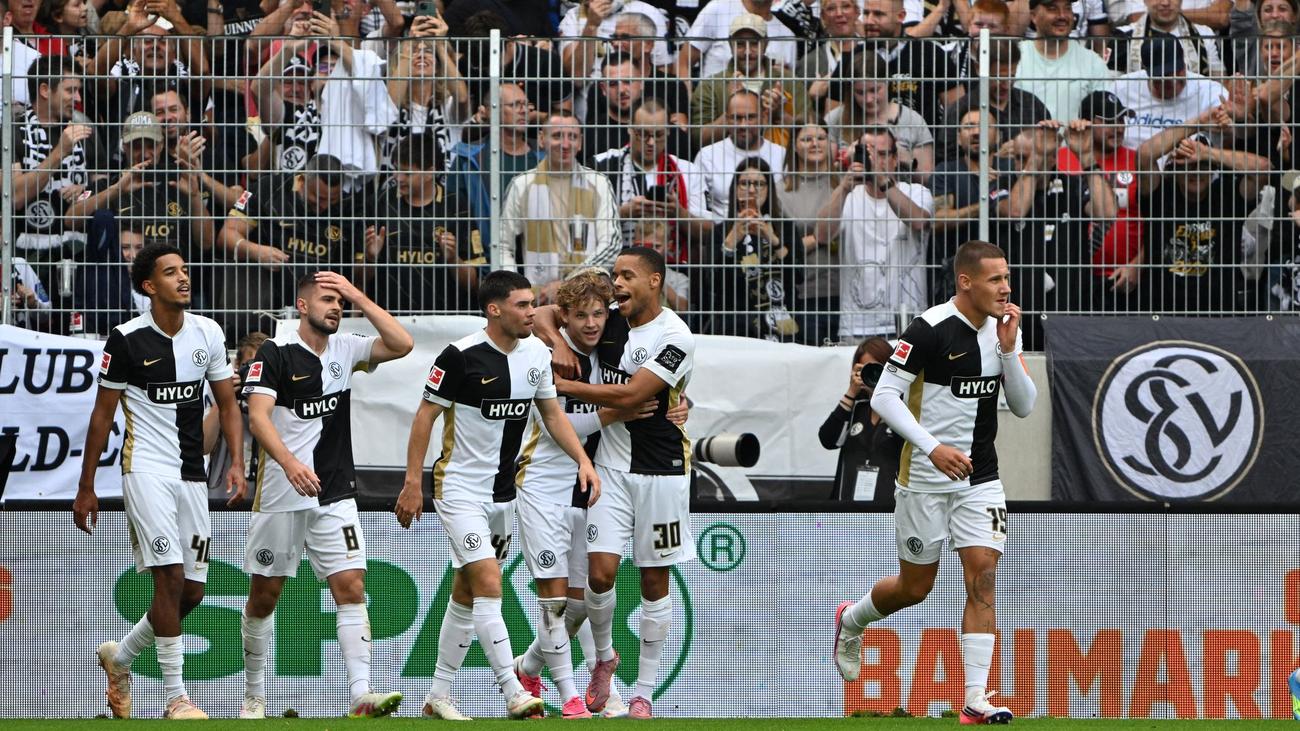 Fußball: Elversberg feiert furiose Bundesliga-Premiere - RB souverän