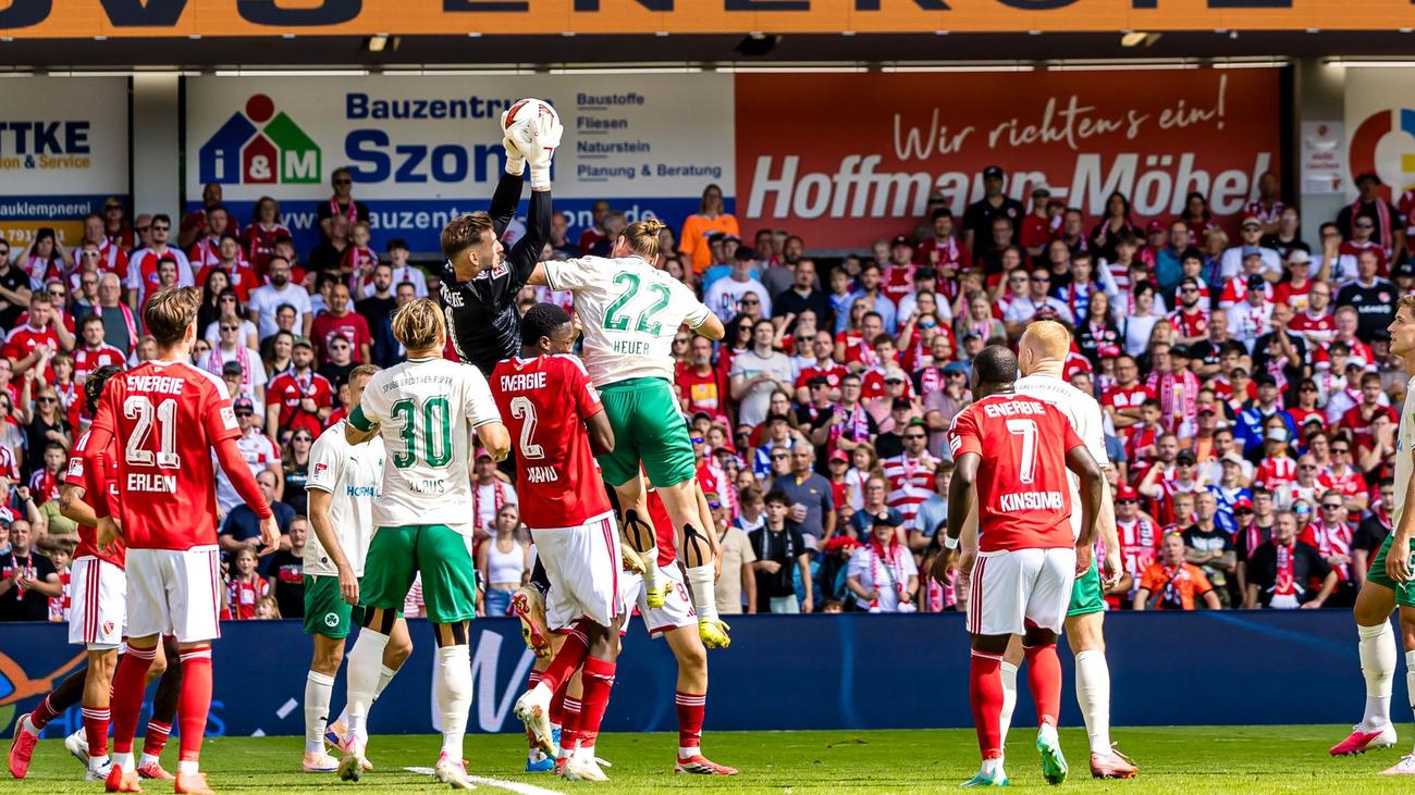 2. Fußball-Bundesliga: Torflut in Cottbus: Fürth feiert ersten Saisonsieg