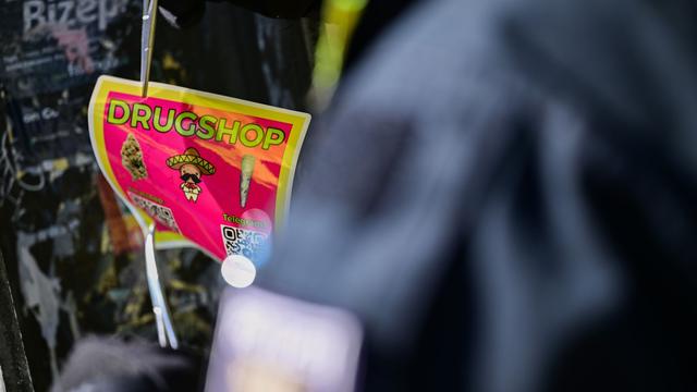 Rauschgiftkriminalität: Drogen-Werbung mit Gratisprobe, Visitenkarte und Sticker