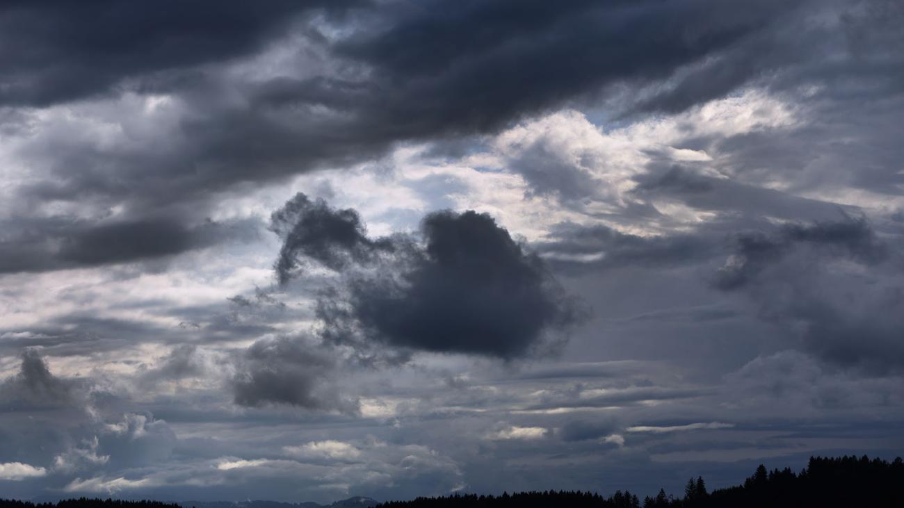 Wetter: Kräftige Gewitter und Sturmböen zum Wochenstart erwartet