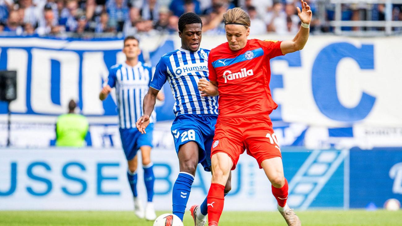 Fußball: Späte Tore: 1. FC Magdeburg bezwingt Holstein Kiel