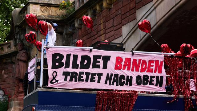 Für mehr Solidarität: Tausende Teilnehmer bei Demo-Rave in Hamburg