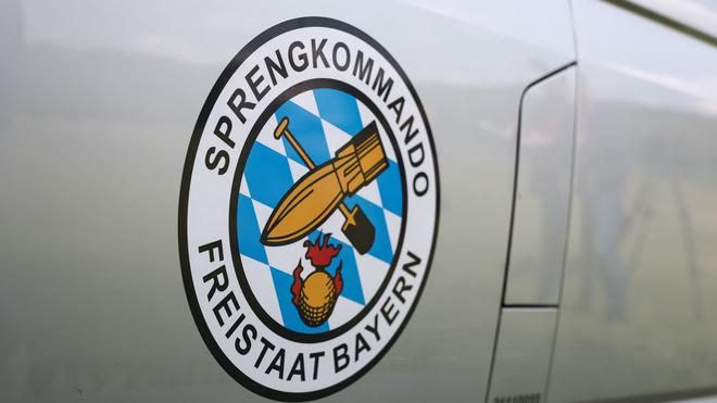 Sprengkommando rückt an: Das Sprengkommando stellte den Blindgänger sicher. (Archivbild)