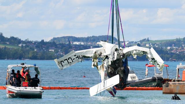 Österreich: Absturz in den Attersee: Flugzeug aus der Tiefe geborgen