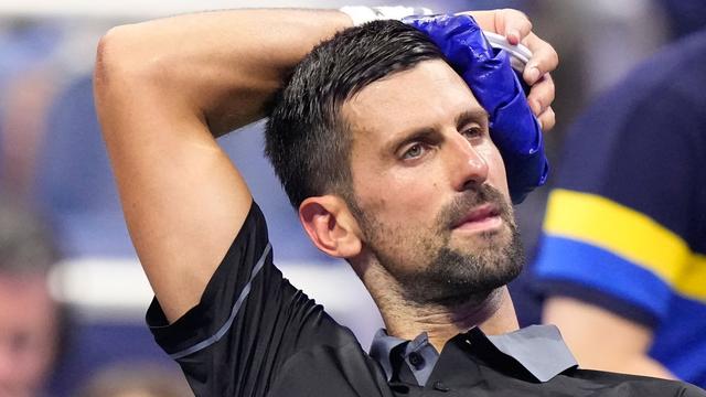 Bild: Tennis-Superstar: Drama bei US Open: Djokovic übergibt sich und scheitert früh