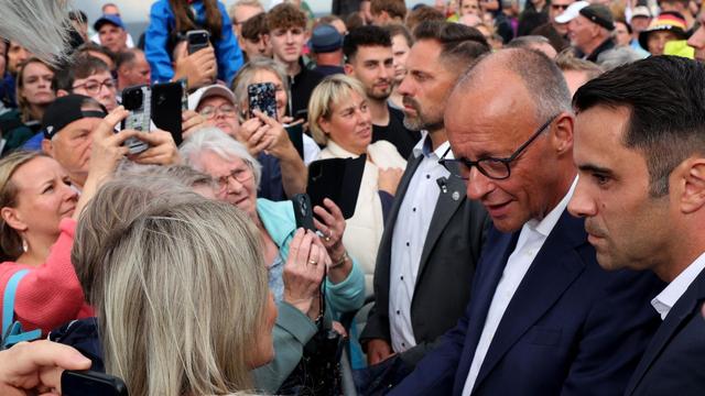 Parteien: Pfiffe für Merz bei seiner Wahlkampfpremiere im Osten