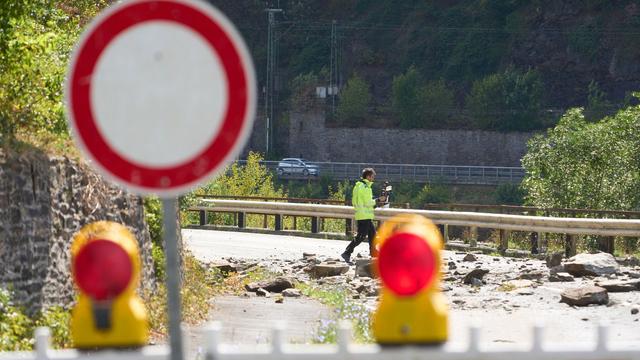 Loreley: Schuhkartongroße Felsbrocken stürzen auf Straße an Loreley