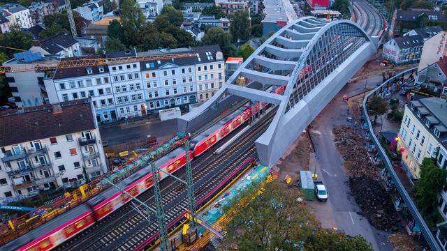 Nach langer Baustelle: Sternbrücke wieder offen – Züge rollen nach Mega-Bauprojekt