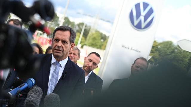 Standort auf der Kippe?: VW-Werk Emden: Ministerpräsident Lies setzt auf mehr E-Autos