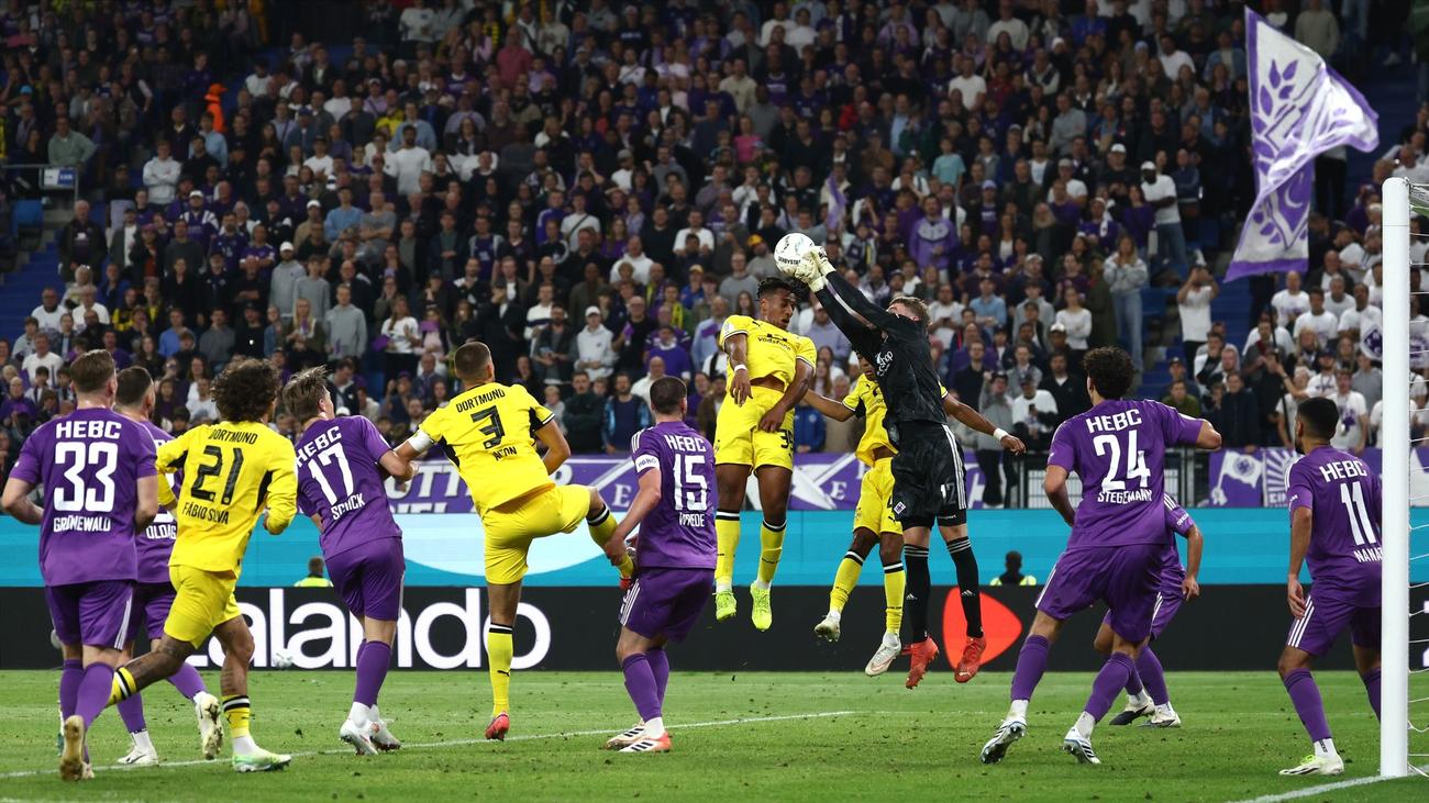 DFB-Pokal: Erst holprig, dann souverän: BVB gegen Fünftligisten weiter
