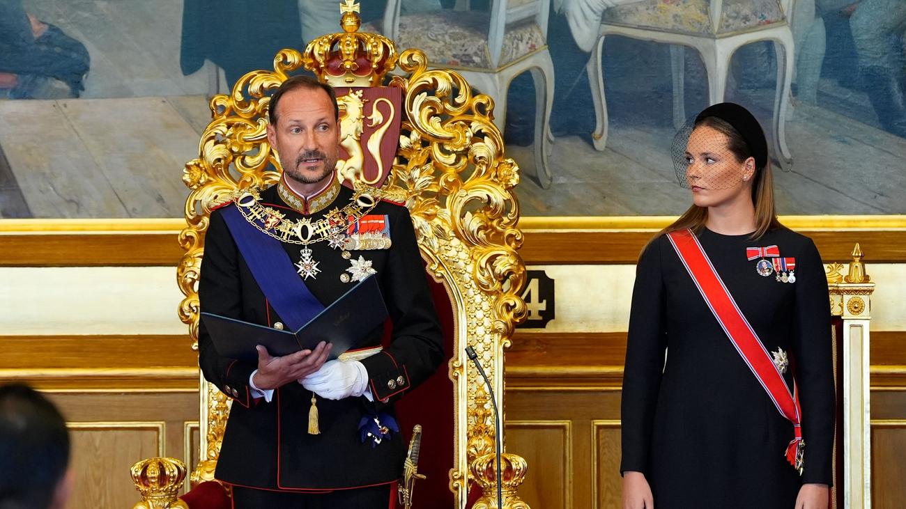 Thronwechsel in Norwegen: Ohne seine Königin: Haakon legt Eid im Parlament ab