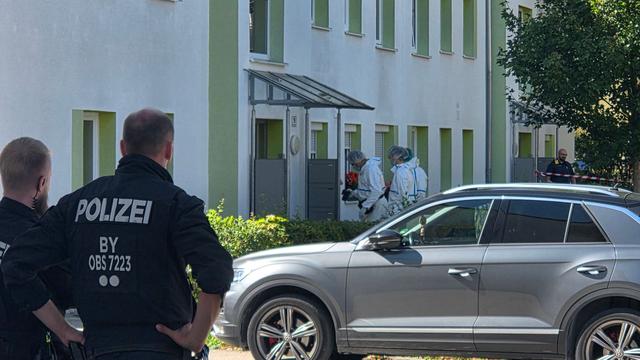 Kriminalität: Zwei Tote in Mehrfamilienhaus - Verdächtiger ermittelt
