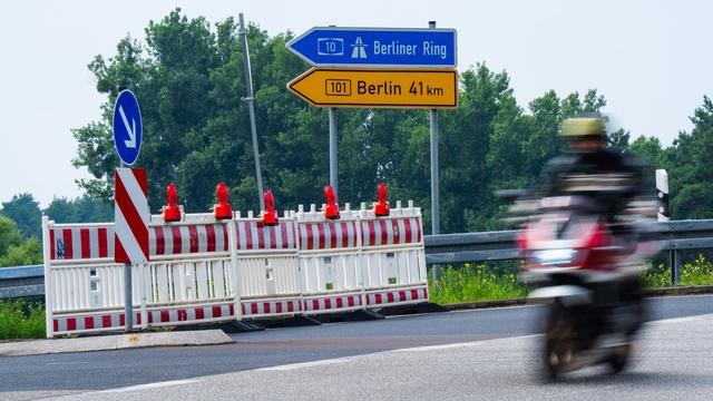 Probleme mit Grünbrücke: Gesperrte B101 soll Mitte November wieder freigegeben werden