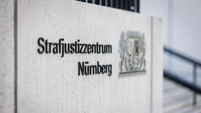Prozess in Nürnberg: Junge Männer wegen Handels mit Waffen und Drogen verurteilt