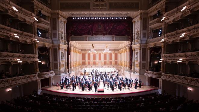 Musik: Die Sächsische Staatskapelle Dresden geht mit ihrem italienischen Chefdirigenten Daniele Gatti auf eine Europa-Tournee. (Archivbild)