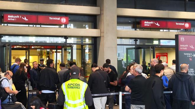 Terminal 1: Nach einem Gefahrgut-Alarm ist Terminal 1 am BER geräumt worden. (Symbolbild)