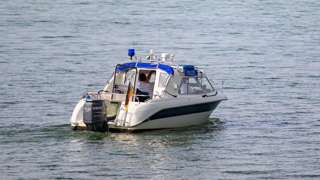 Notfall: Die Wasserschutzpolizei rettete die gekenterte Besatzung. (Symbolbild)
