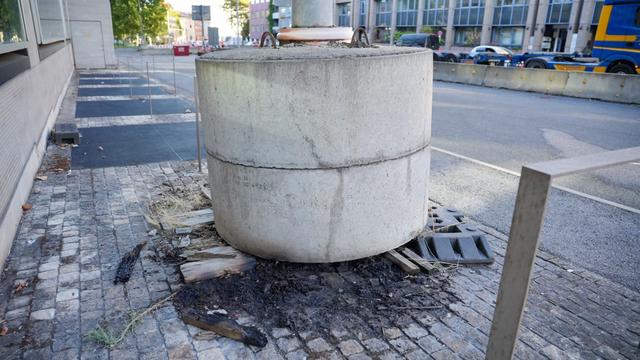 Einsatz an sensiblem Ort: Brennendes Holzbrett vor Innenministerium - Polizeieinsatz