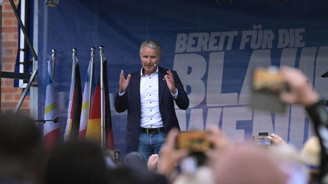 Wahlkampf: Höckes Wahlkampfhilfe trifft auf größeren Gegenprotest