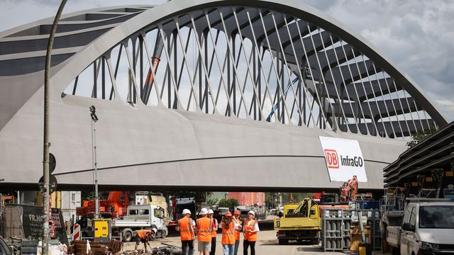Nach Brückenneubau: Nebenflächen verzögern Öffnung der Max-Brauer-Allee