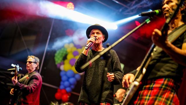 Kölsch-Rocker: Umjubeltes Brings-Konzert vor dem Kölner Dom