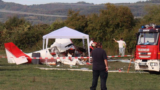 Notfall: Bei einem Flugzeugabsturz sind zwei Menschen gestorben.