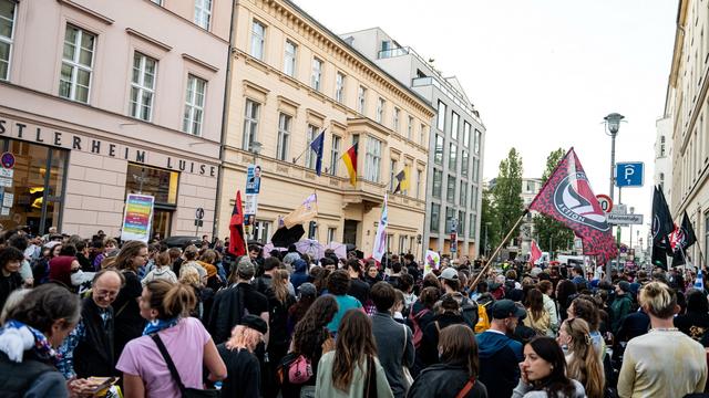 Landtagswahl in Sachsen-Anhalt: Proteste in Berlin und Frankfurt gegen AfD-Triumph